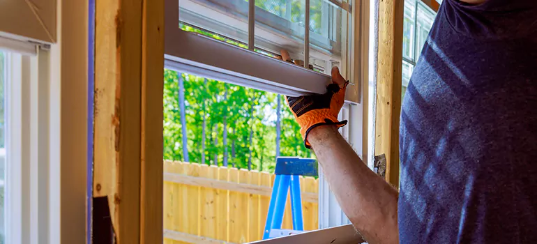 >Bay Window Curtain Rail Track in Vancouver, British Columbia